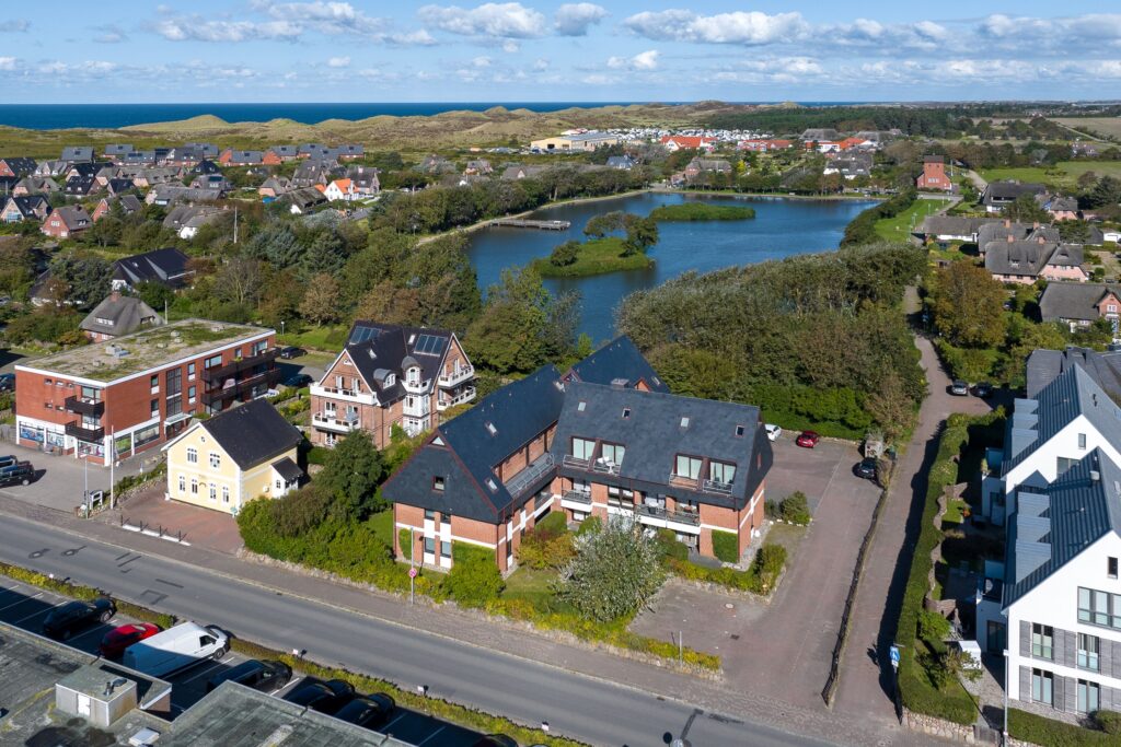 Häuser um Teich auf Sylt