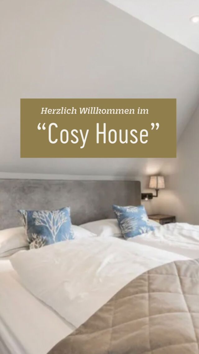 Hereinspaziert! ☺️⚓️

Das „Cosy House“ in Wenningstedt wartet wie der Name schon verrät mit gemütlichen Flair und einer extra Portion Wohlfühlen auf euch! 👌🏼

✨ 6 Personen 
🌊 Meerblick
🧖‍♀️ Sauna
🌳 Terrasse
🔥 Kamin
💕 Traumlage 
🏆 SAS Highend 

#wenningstedt #urlaub #ferienwohnung #strandnah #urlaubsdomizil #sylt #syltliebe #urlaubaufsylt #nordseeurlaub #nordsee #nordfriesland #luxus #urlaubzuzweit #winterurlaub #sommerurlaub #inselurlaub #inselliebe #nordseeinsel #urlaubindeutschland #urlaubmithund #urlaubammeer #ferienhaus