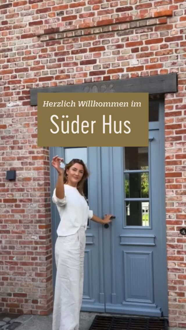 Herzlichen Willkommen im Süder Hus🌞⚓️🌊

In diesem Premiumdomizil erwarten euch Design, Komfort und reichlich Platz für die ganze Familie. ❤️

Jetzt buchen für euren Sylter Traumurlaub 2025🌾